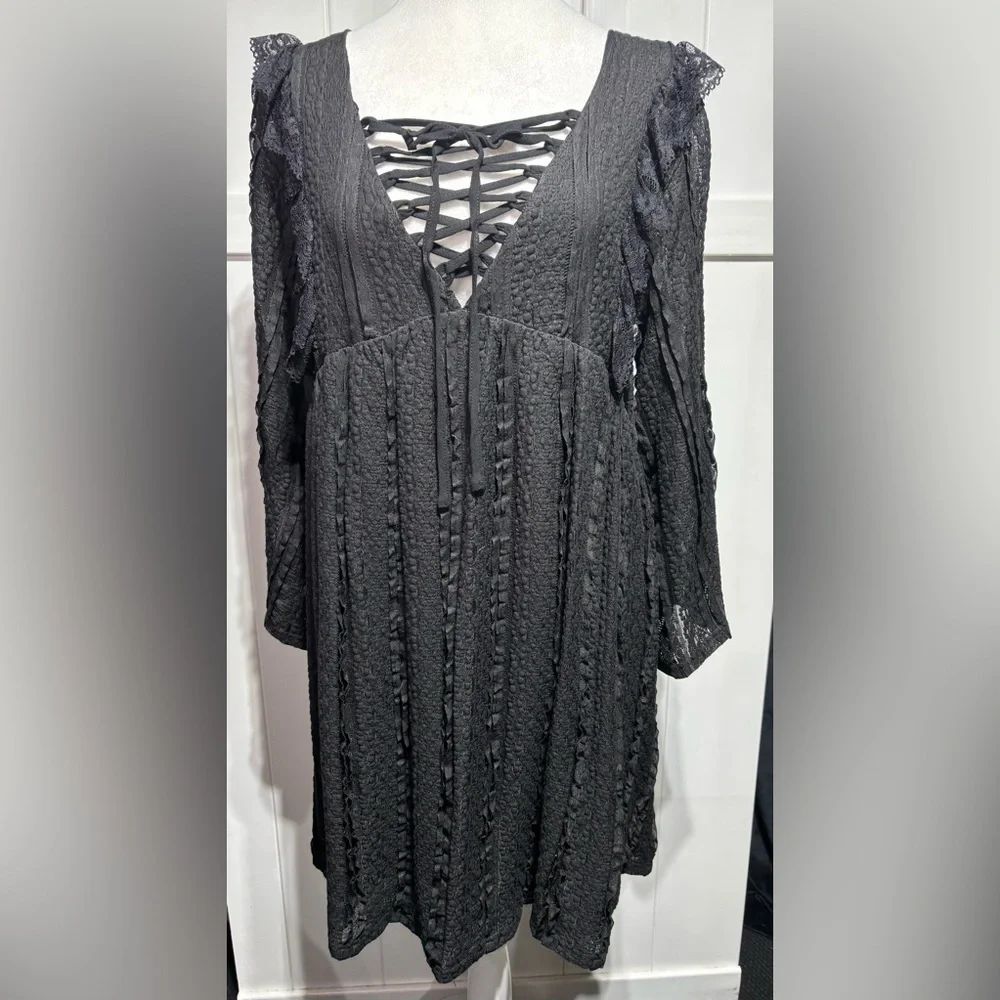 New POL black lace dress - Picture 2 of 8